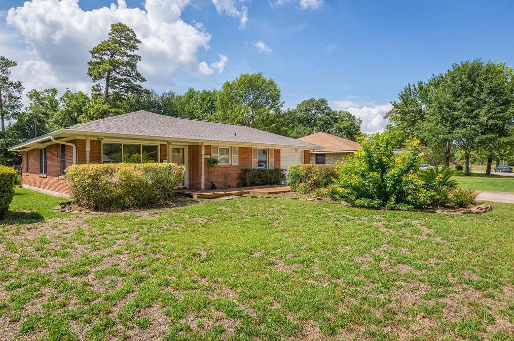 2107 Woodcrest Dr, Houston, TX 77018-5042