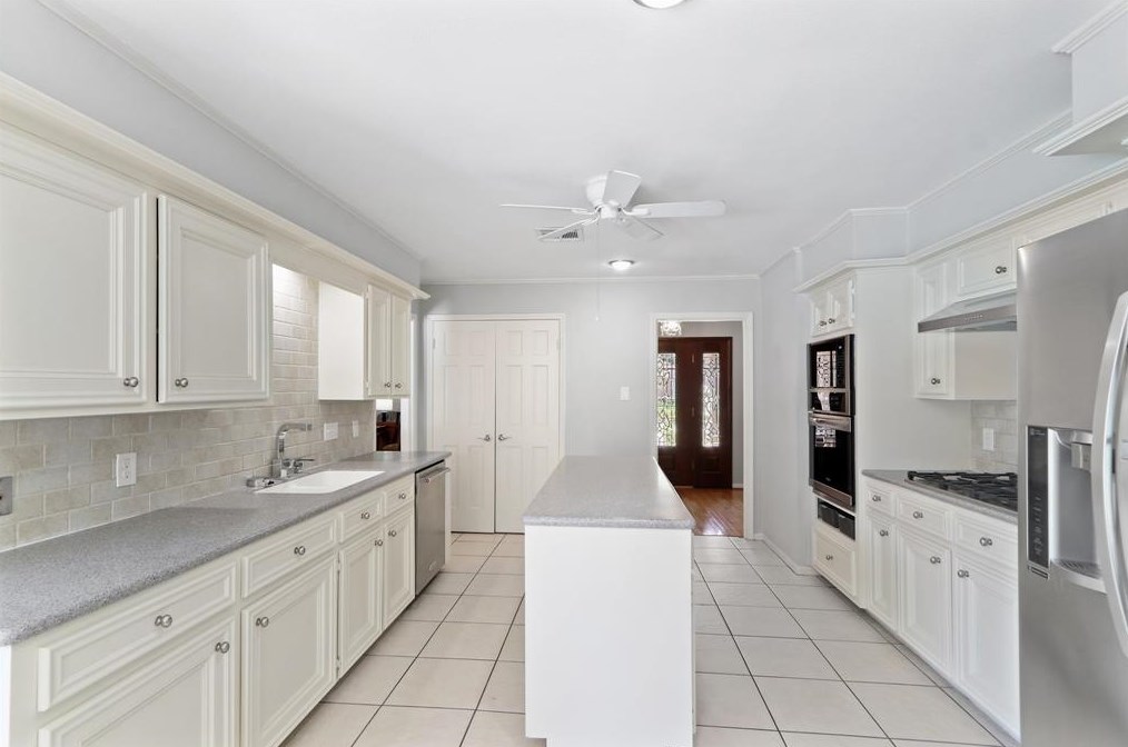 18034 Mountfield Dr, Houston TX  77084-2344 exterior