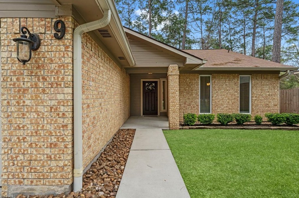 9 Pinewood Forest Ct, Spring TX  77381-2520 exterior