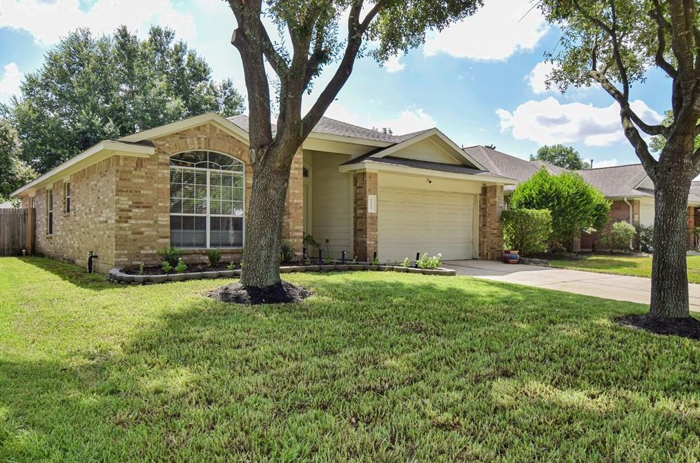 32311 Summer Park Ln, Conroe, TX 77385