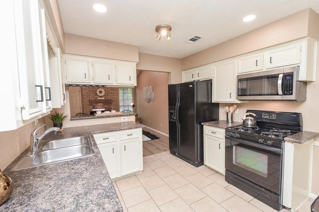 2711 Meandering Trl, Humble TX 77339-1031 exterior