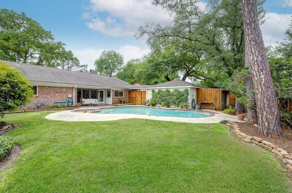 10710 Tupper Lk Dr, Houston TX  77056-1626 exterior