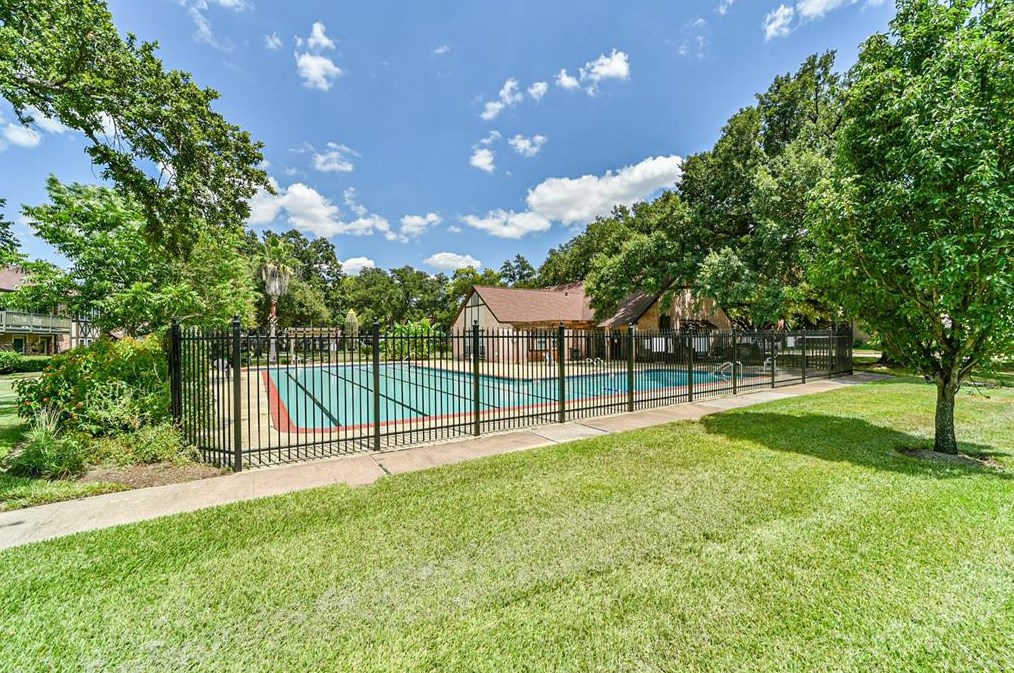 2335 Triway Ln, Houston TX 77041-7418 exterior