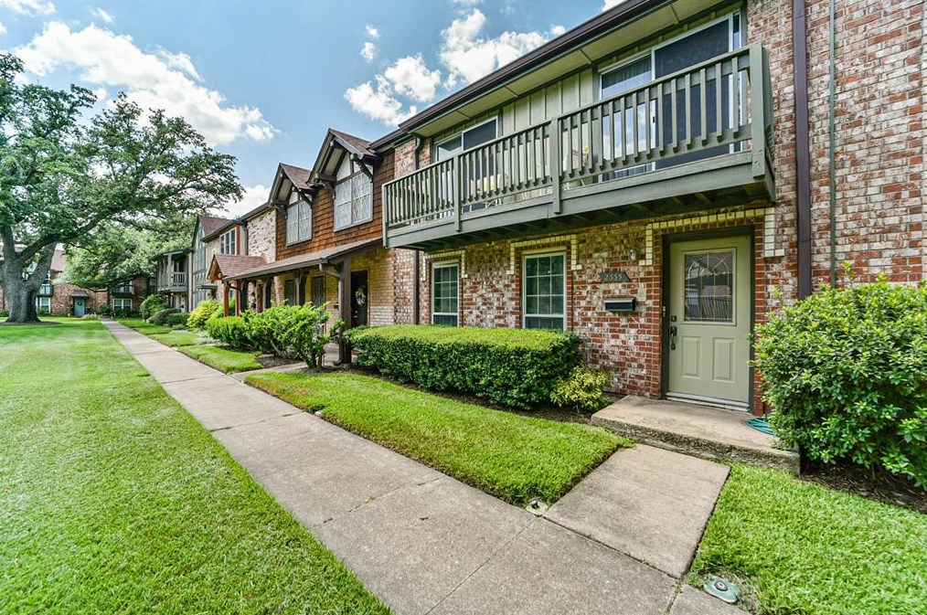2335 Triway Ln, Houston, TX 77043-2107