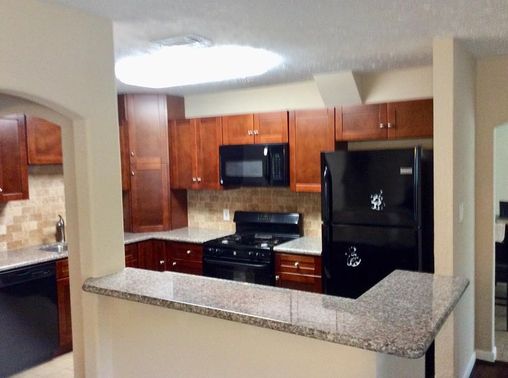 5942 Willow Glen Dr, Houston, TX 77033-2138