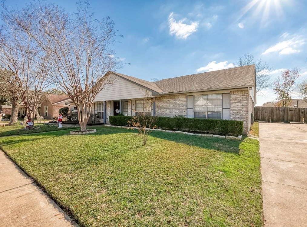 19303 Woodglen Dr, Katy, TX 77449