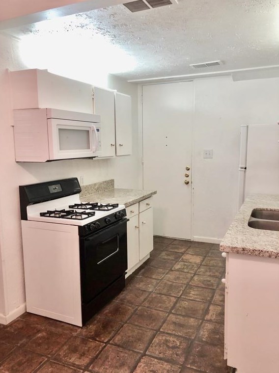 20 Lakeway St, Conroe, TX 77304