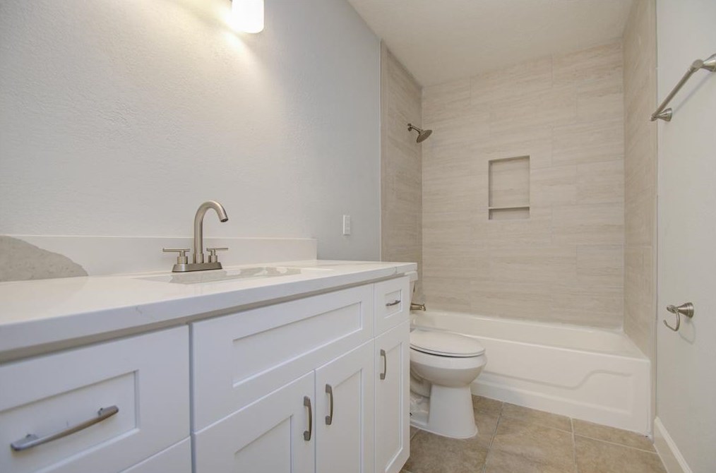 8642 Vly Ct, Houston TX exterior