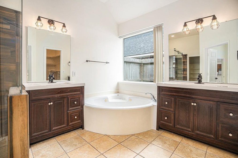 2007 Prt Brg Ln, League City TX  77573-4607 exterior
