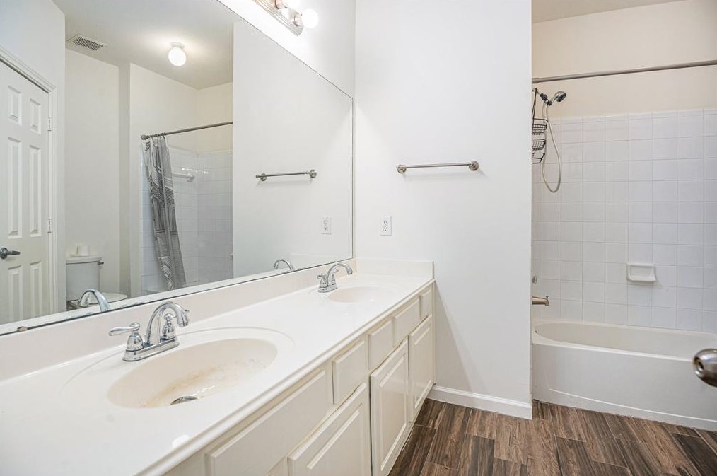 2007 Prt Brg Ln, League City TX  77573-4607 exterior