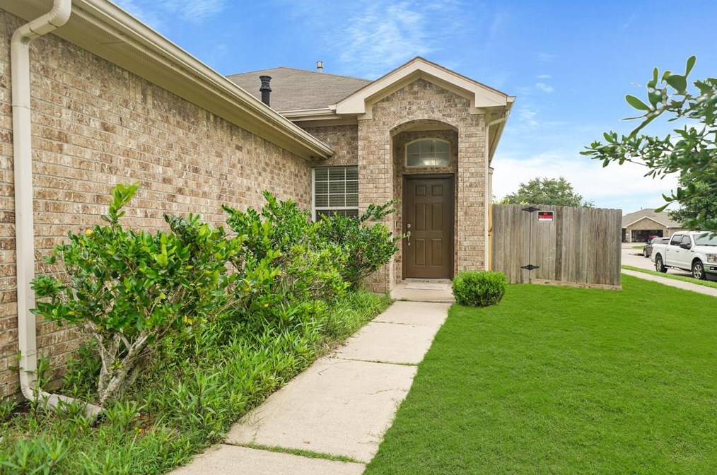 709 Elizabeth St, Alvin, TX 77511-2093