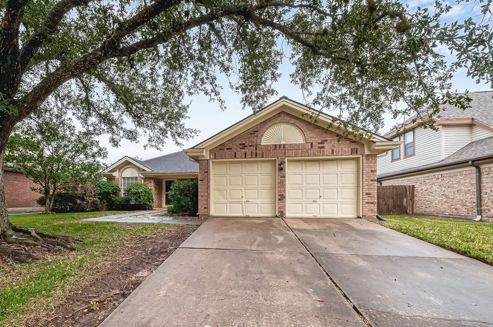4431 Duesenberg Dr, Pearland, TX 77584