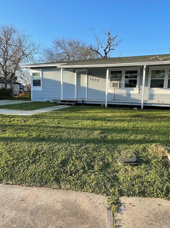 1318-1322 W 9th St, Jones Creek, TX 77541