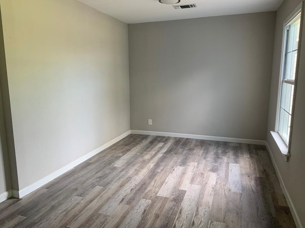 1115 W 8th St, Jones Creek, TX 77541