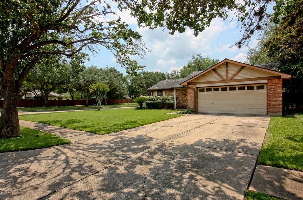 3142 Mosby Dr, Sugar Land TX  77479-1615 exterior