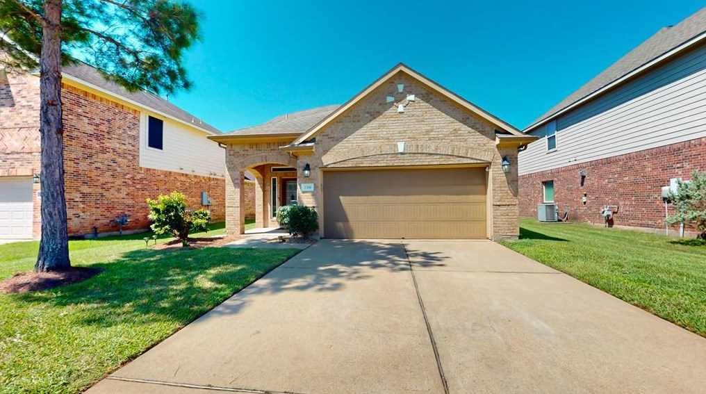 1308 Lucas St, Pearland, TX 77581-1410
