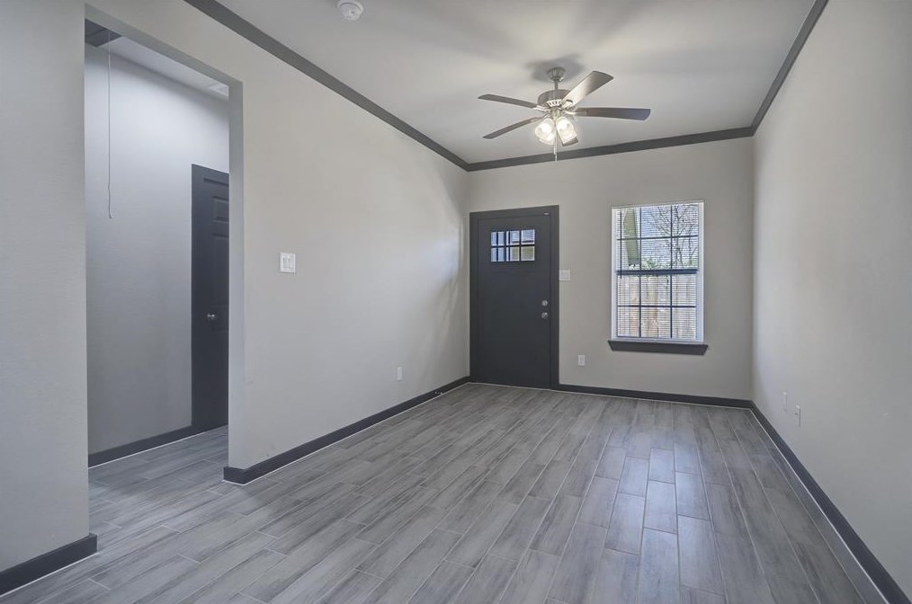 7914 Bowen St, Houston, TX 77051-1616
