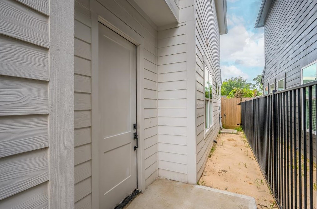 4605 Terry St, Houston, TX 77009-3447
