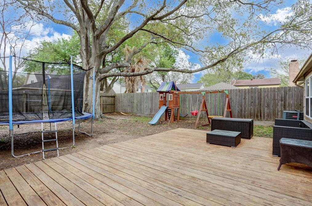 12210 Whittington Dr, Houston TX  77077-4841 exterior