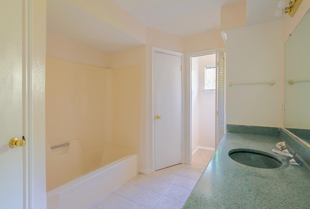 7823 Secretariat Ln, Houston TX  77071-3013 exterior