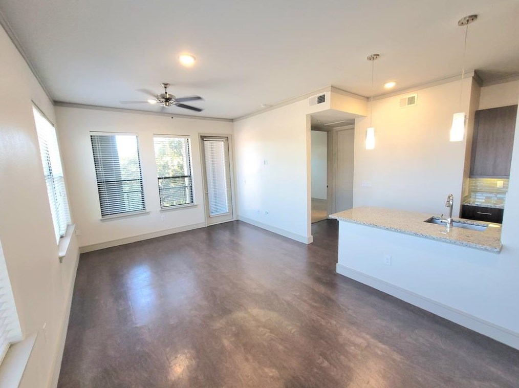 1800 St Joseph Pkwy #104, Houston, TX 77003