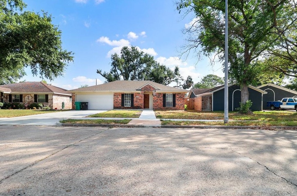 11035 Sagehill Dr, Houston, TX 77089
