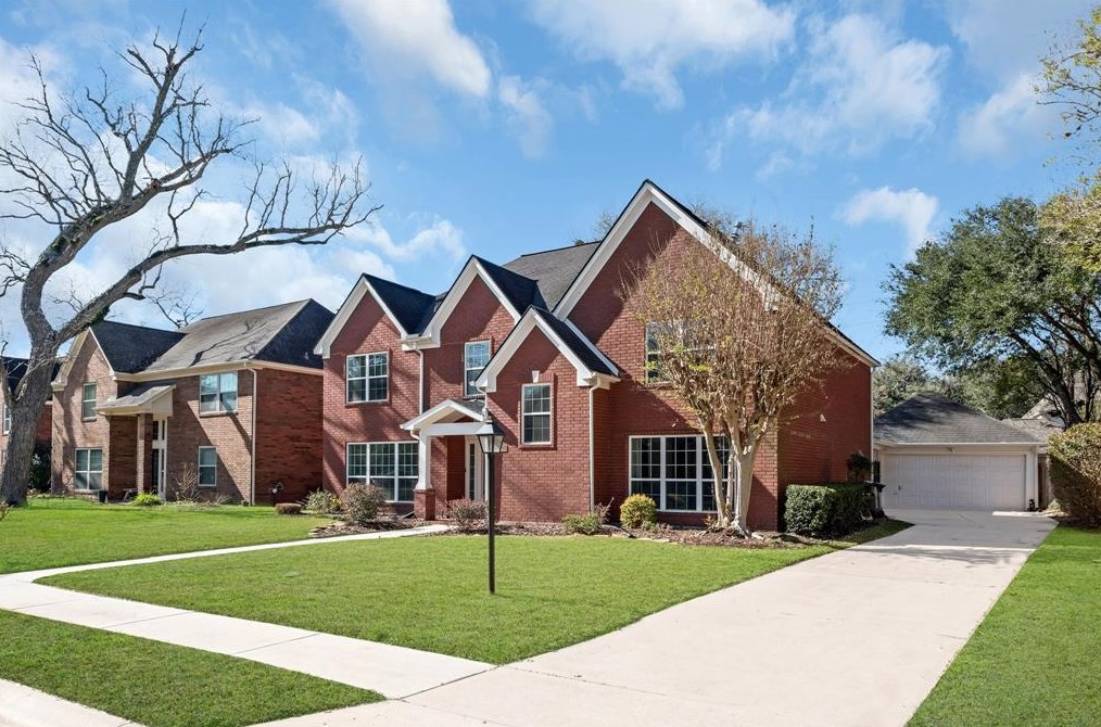 4422 Warwick Dr, Sugar Land, TX 77479