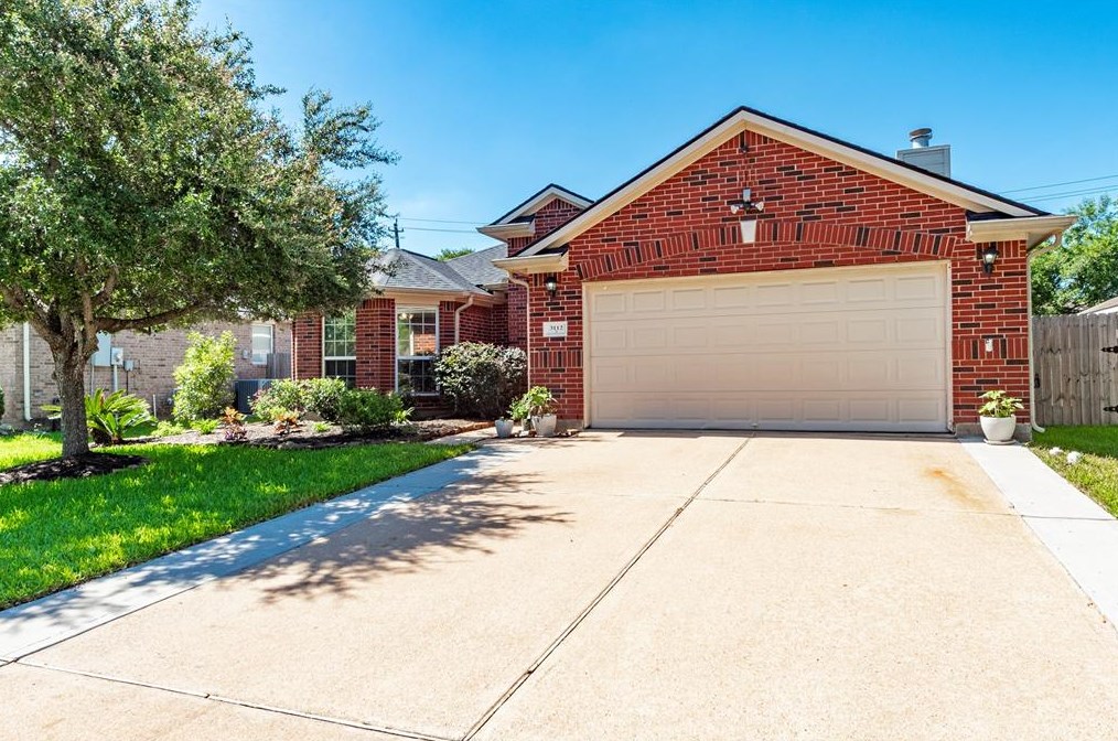 3112 Creek Bank Ln, Pearland, TX 77581-4675