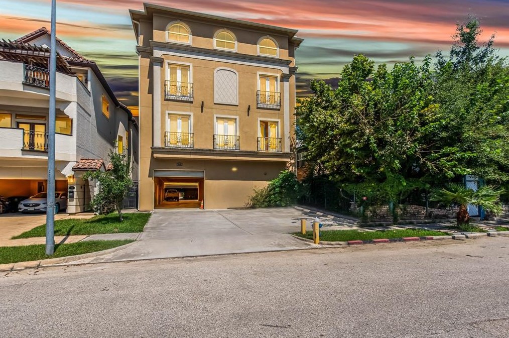 314 W Bell St #302, Houston, TX 77019
