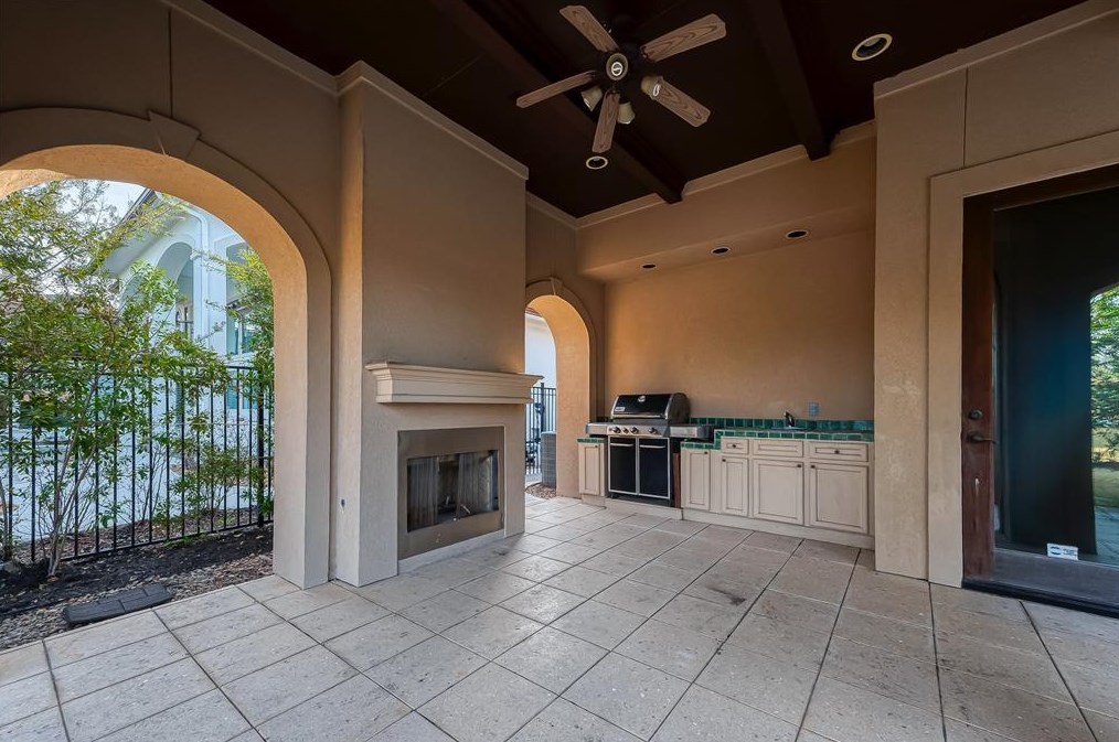 14302 Heidi Oaks Ln, Humble TX 77396-3498 exterior