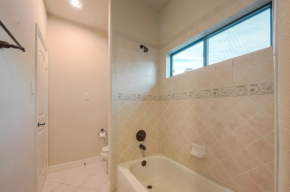 14302 Heidi Oaks Ln, Humble TX 77396-3498 exterior