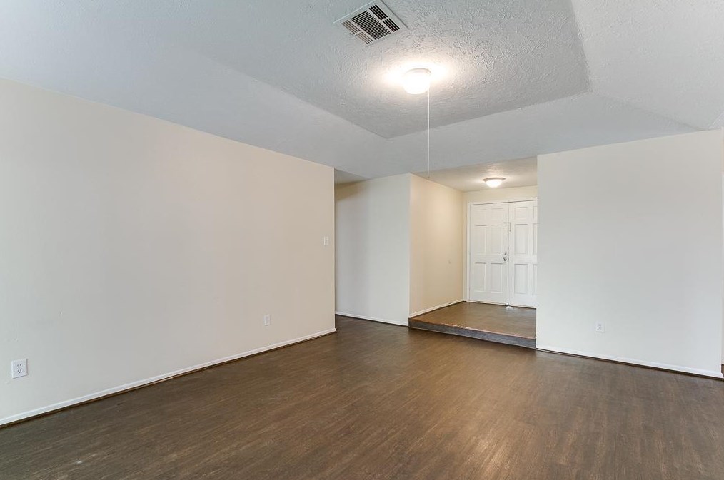 13818 New Village Ln, Sugar Land, TX 77498