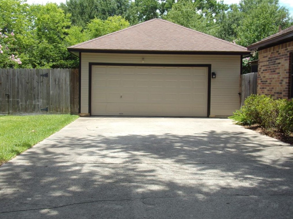 231 Any Way St, Richwood, TX 77566
