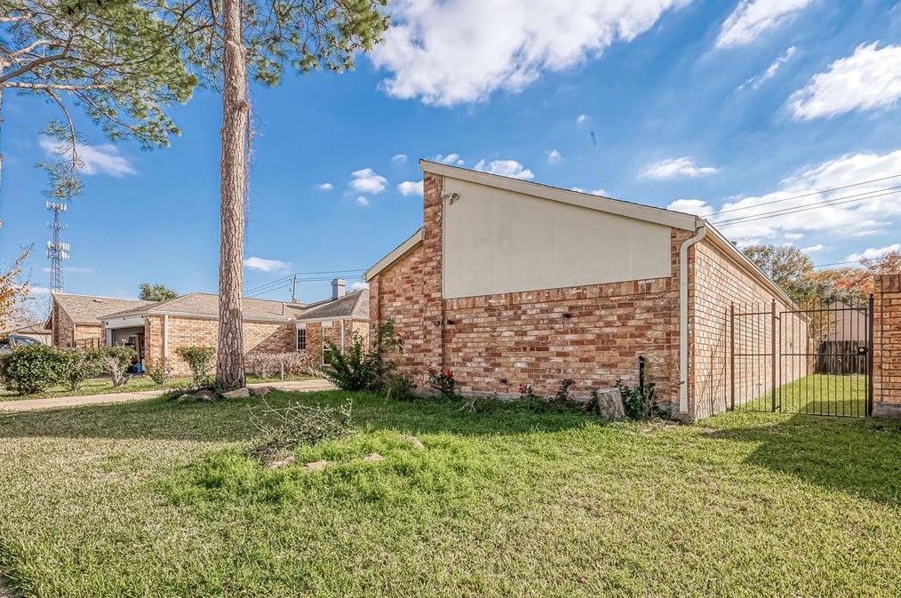 13311 Avonshire Dr, Houston, TX 77083