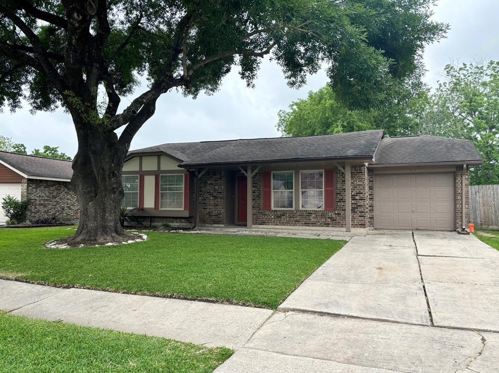 2511 Harpers Ferry Dr, League City, TX 77573