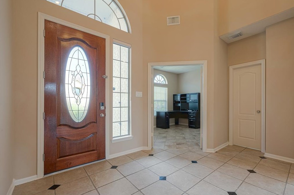 6703 Silver Shade Dr, Houston TX  77064-5538 exterior