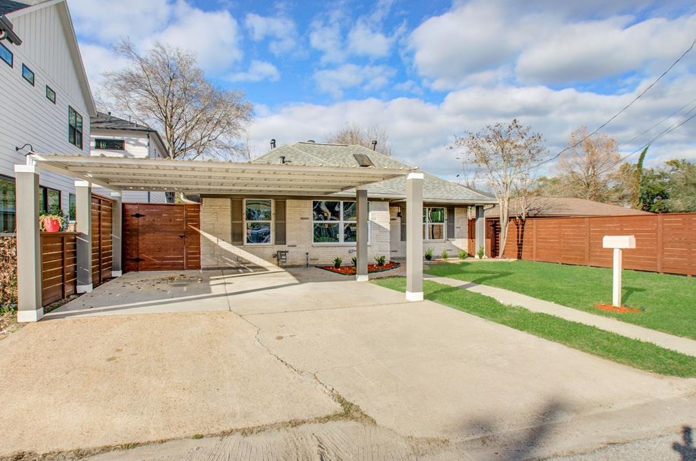 1109 Moody St, Houston, TX 77009