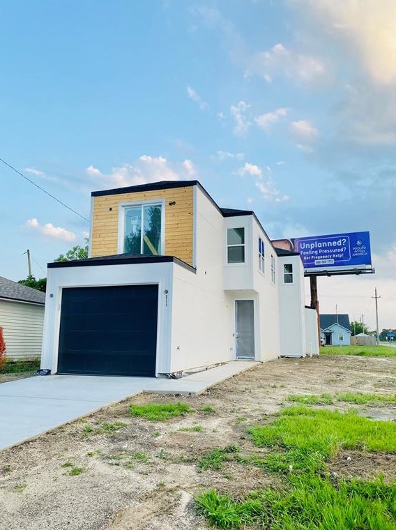 2111 Ontario St, Baytown, TX 77520-4355