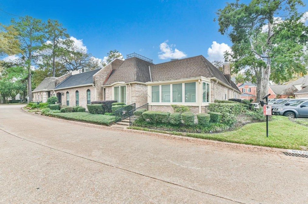 9604 Briar Forest Dr, Houston, TX 77063