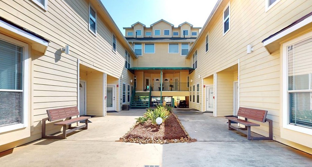 811 Bradford Ave #8b, Kemah, TX 77565