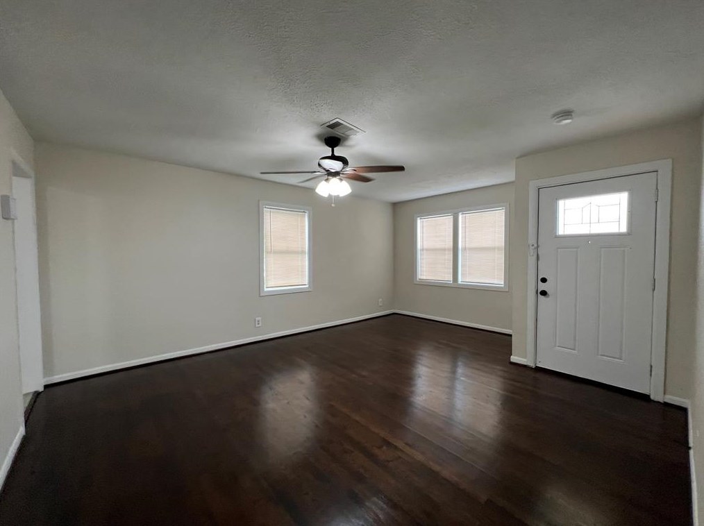 1511 Avenue E, Danbury, TX 77534