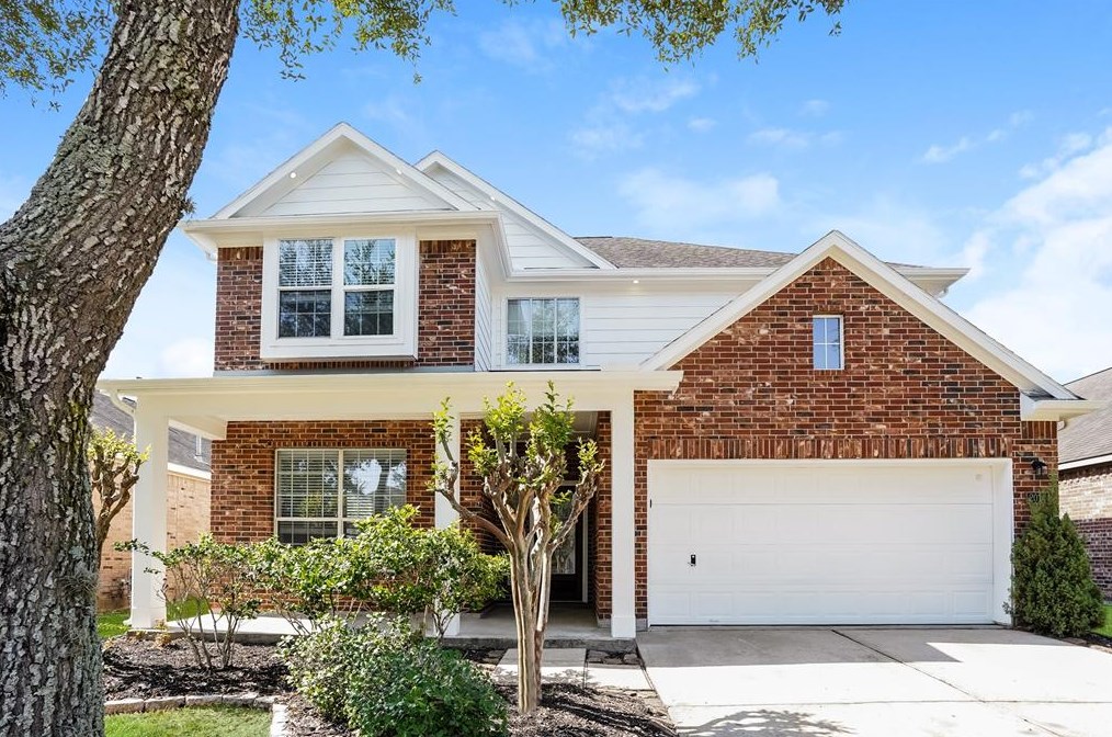 2014 Creek Run Dr, Pearland, TX 77584