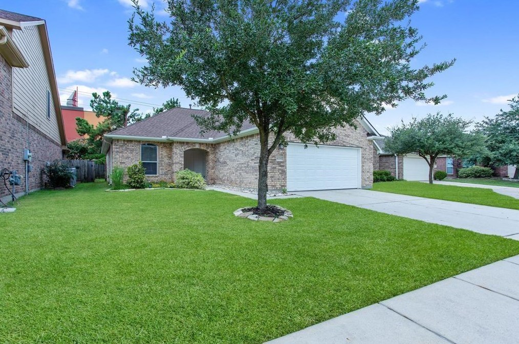6231 Menor Crest Dr, Spring TX  77388-6913 exterior