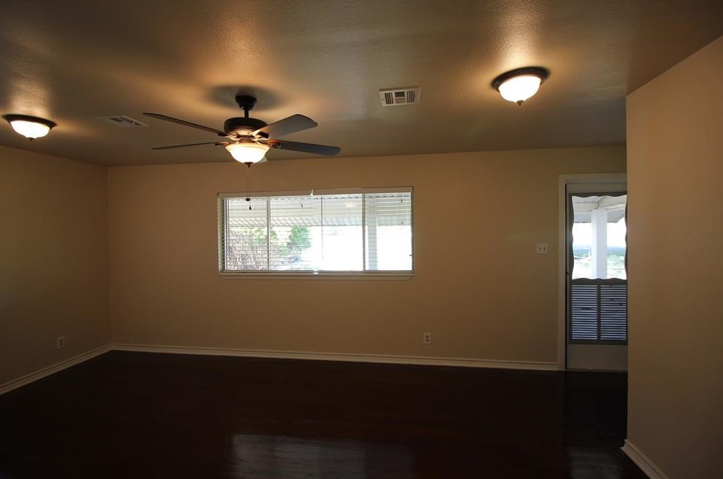 137 Lostrocco St, Angleton, TX 77515