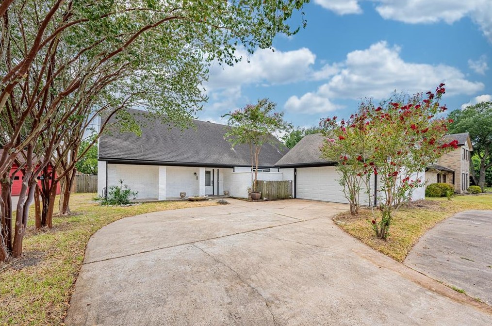 6215 Portal Dr, Houston, TX 77096