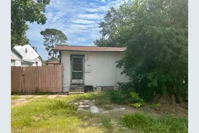205 Earl Street, Clute, TX 77531 - Photo 2