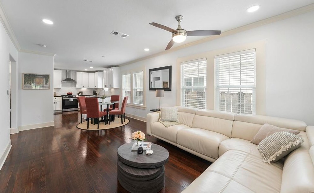 2715 Reynolds St, Houston, TX 77009-8144
