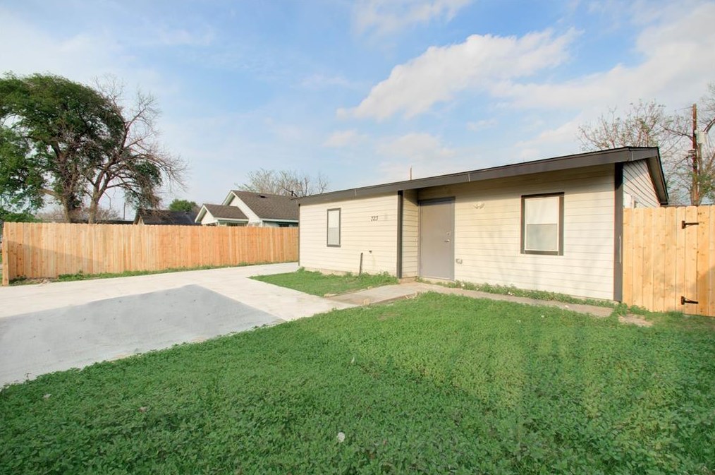 723 Hoffman St, Houston TX  77020-4805 exterior