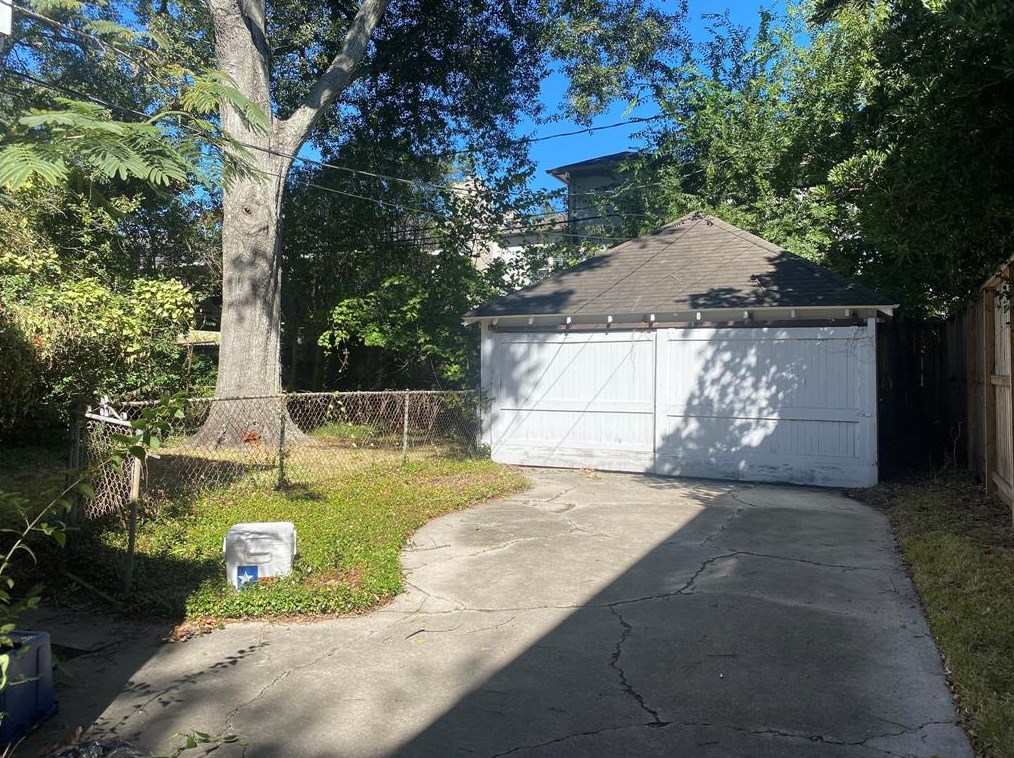 2818 Georgetown St, Houston, TX 77005-3026