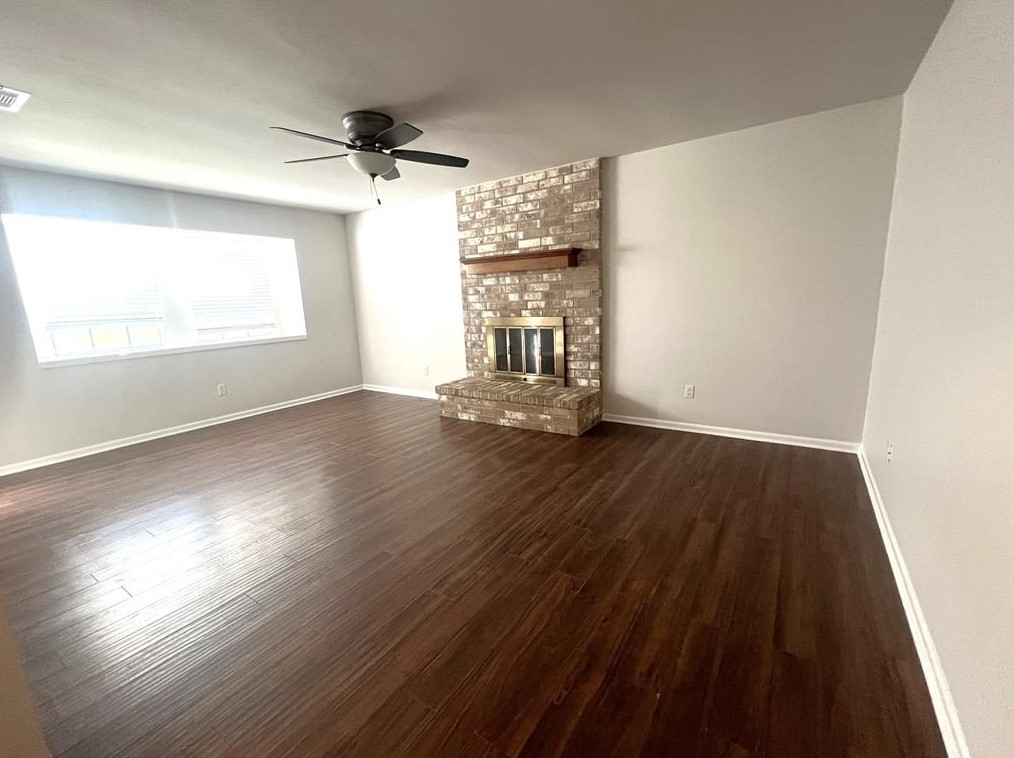 313 Laurie Ln, Angleton, TX 77515